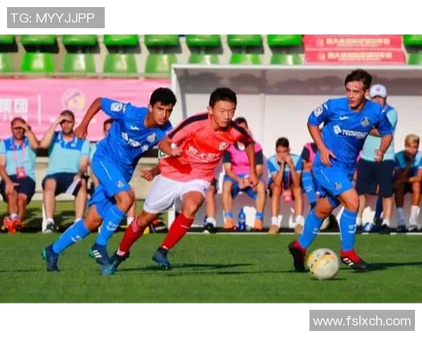 范思哲足球盛典引领时尚与运动的完美结合展现独特魅力与风格